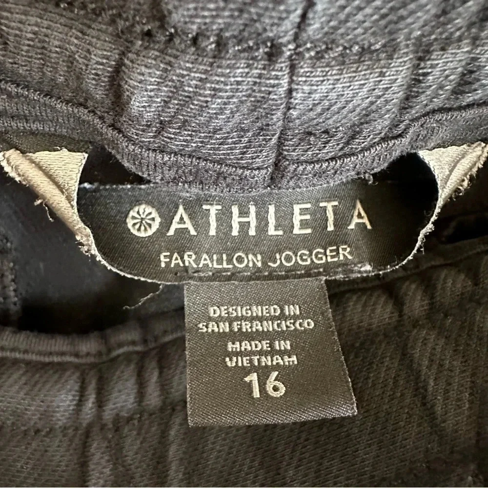 Flawed Athleta womens 16 Black Farallon Joggers Pants‎ Pull On Loungewear
